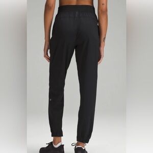 New with tag lululemon license to train HR pant
